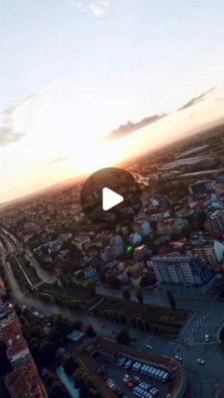 Град по залез от дрон